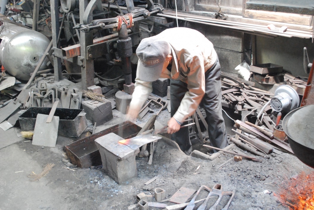 上代鍛冶屋の作業